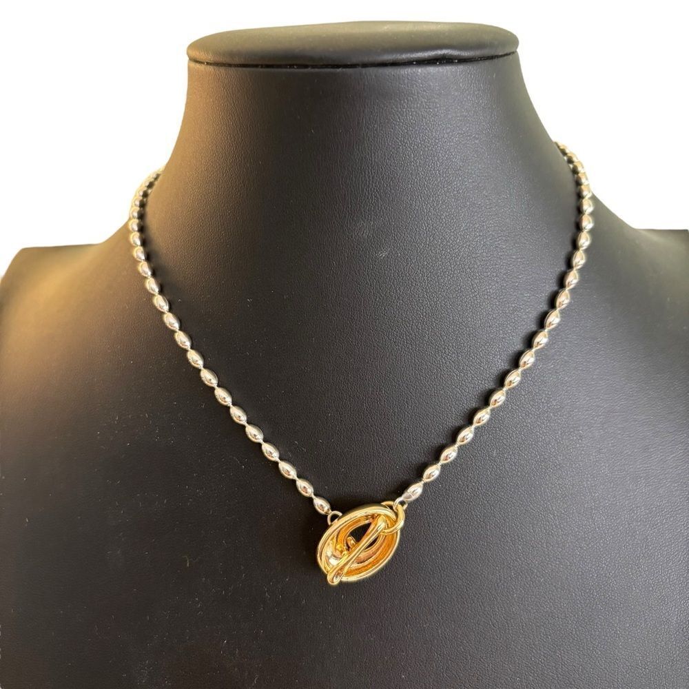 Simple & Elegant Two Tone Beaded Pendant Necklace. - Picture 4 of 6